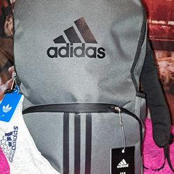 Backpack 🎒  With FREE PAIR MATCHING SOCKS