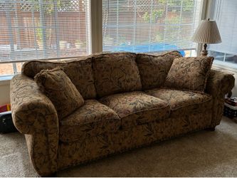 FREE Nice comfortable couch