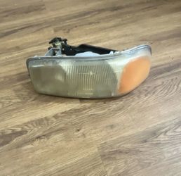 99-07 GMC YUKON/Sierra Stock Left Headlight, Easy Clean