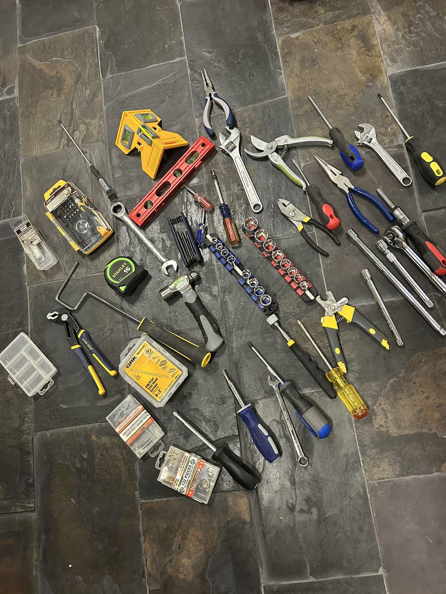 Lot Aléatoire D'outils D'occasion - Divers Outils En Vrac - Fonctionnels Pour La Plupart