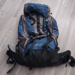 Alps Mountaineering - Cascade 5200 Backpack