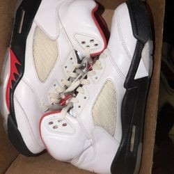 Jordan 5 Retro.