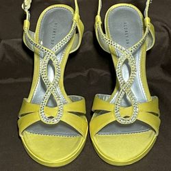 Audrey Brooke Shoes Women’s Size 7.5, Yellow 