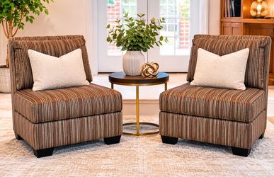 Set of 2 Accent Chairs – Excellent Condition