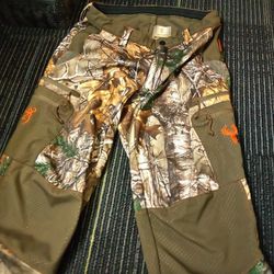 Men's  Browning X RealTree Multi Zipper Pants. Medium (27-32) 