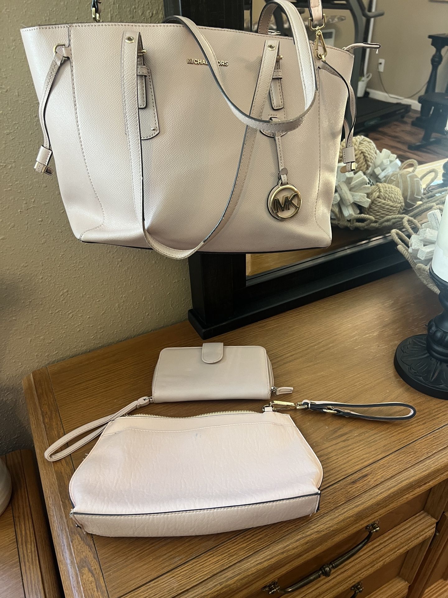 Pale Pink Michael Kors Handbag With Removable Shoulder Strap.