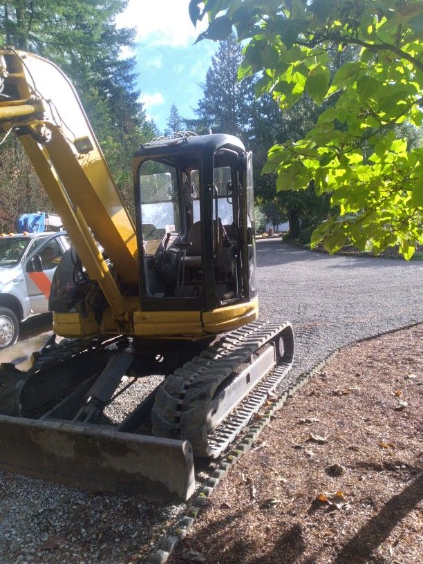 Komatsu PC75UU-2 Excavator 