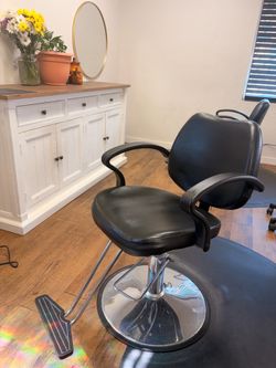 Salon chair