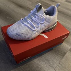 Womenʻs White Puma Shoes