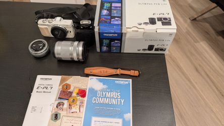 Olympus PEN Lite E-PL7 Mirrorless Camera Kit