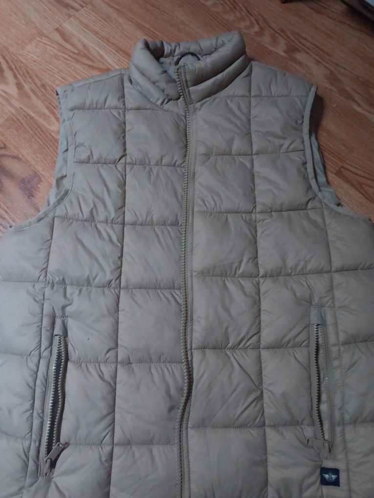 Vest. Mens Dockers Warm, Box Quilted Puffer Vest