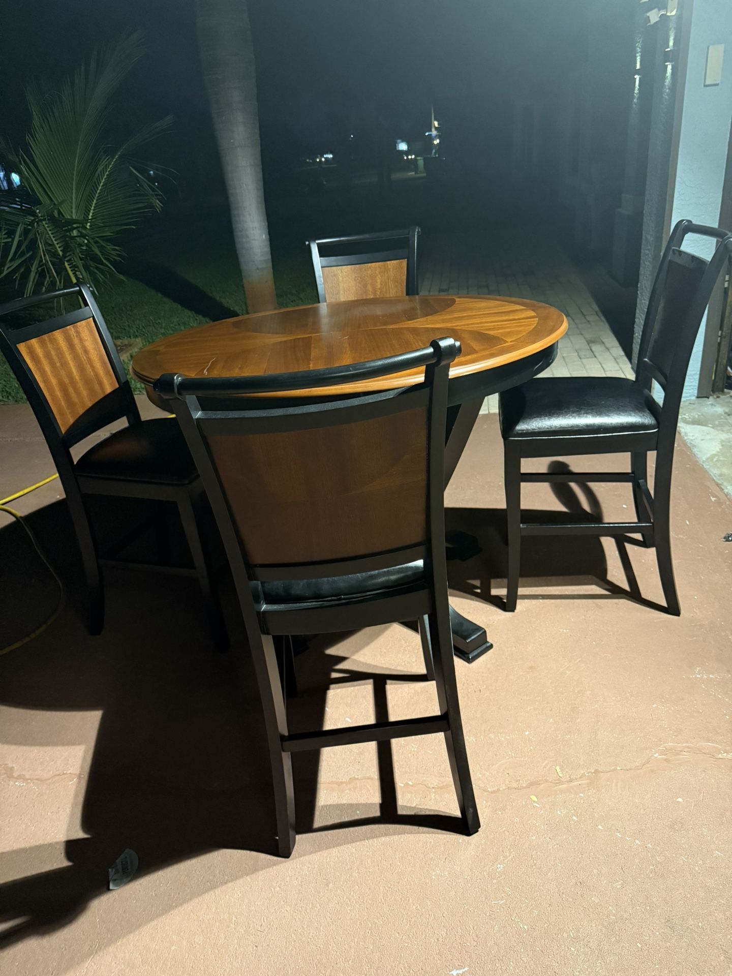 Table Set 4 High Chairs