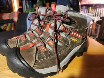 Women's KEEN Hiking boots size 7.5