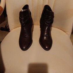 Size 11 M Ankle Leather Life Stride Boots Worm Once Broke My ankle Now it Swells.