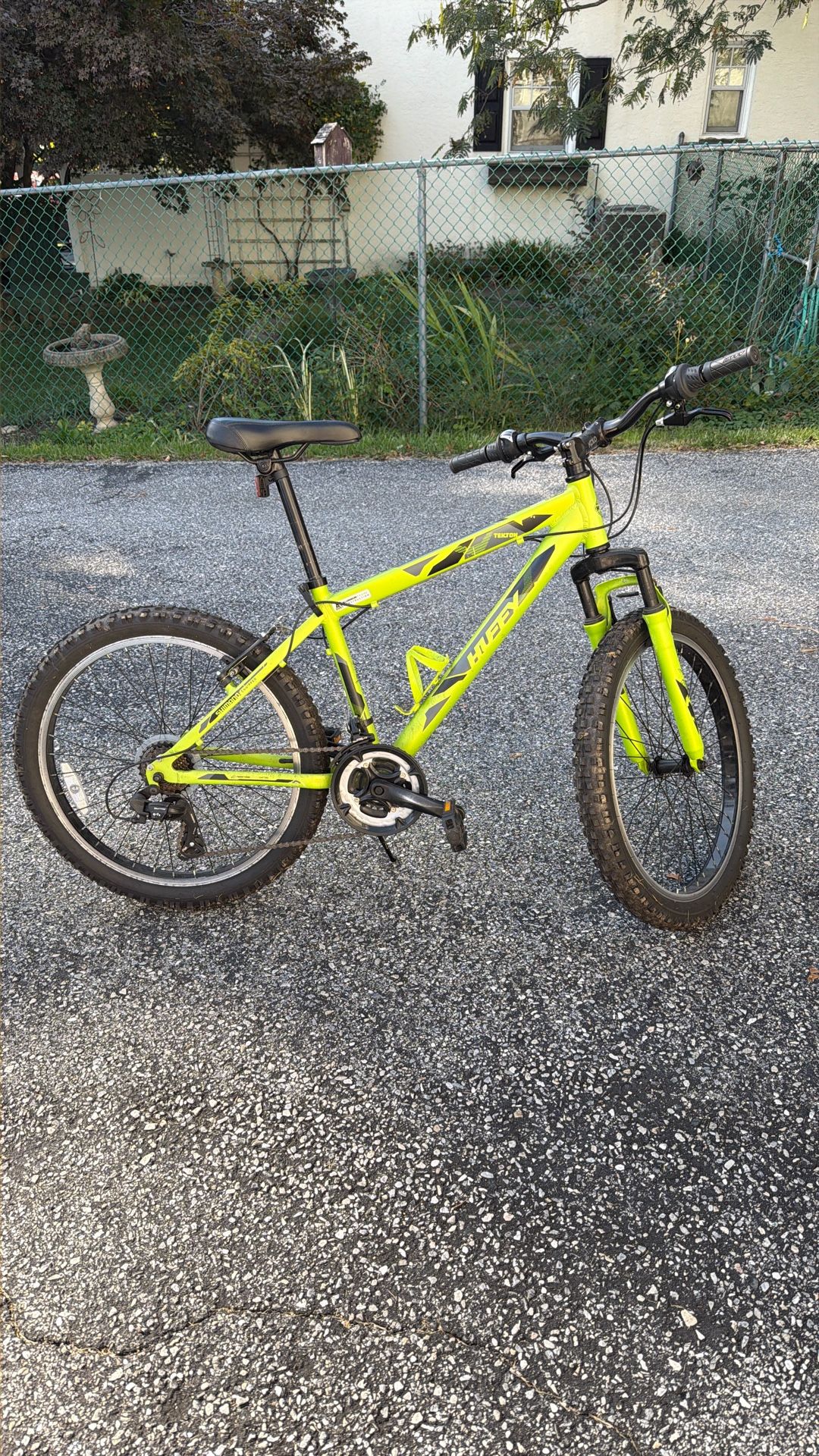 Huffy Tekton 21 Speed Mountain Bike 20” Wheels