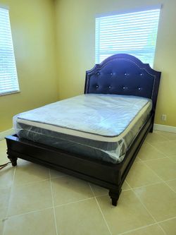 NEW QUEEN-SIZE PILLOW TOP MATTRESS AND BOX SPRING π€