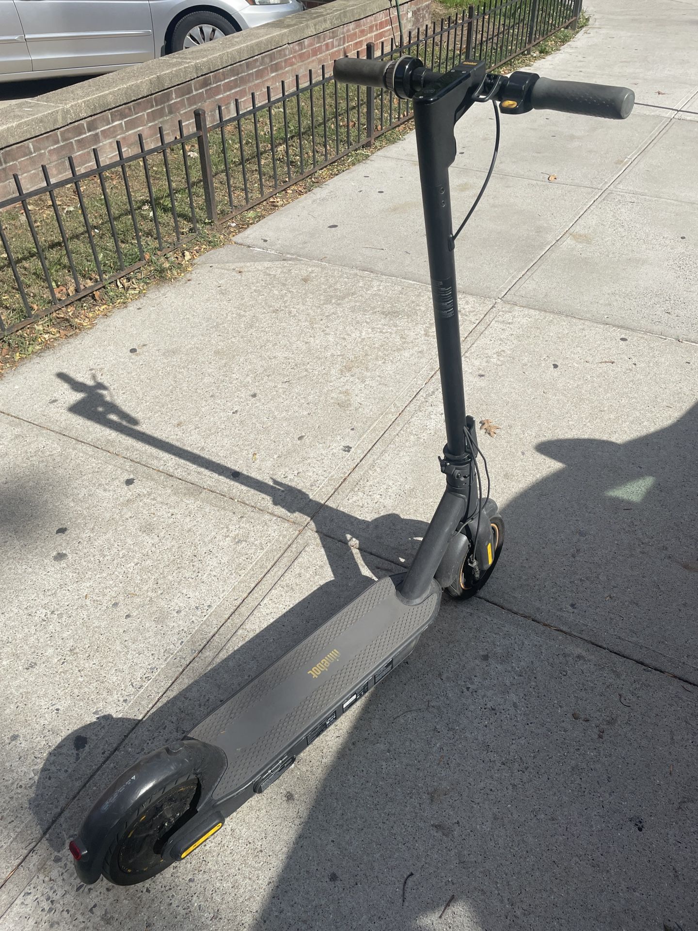 NINEBOT SEGWAY G30p SCOOTER (READ DESCRIPTION)
