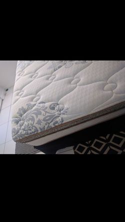 Queen bed and box spring