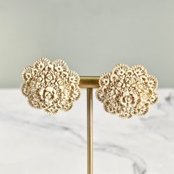 Vintage Style Ornate Lace Rose Scalloped Floral Stud Earrings Wedding Jewelry