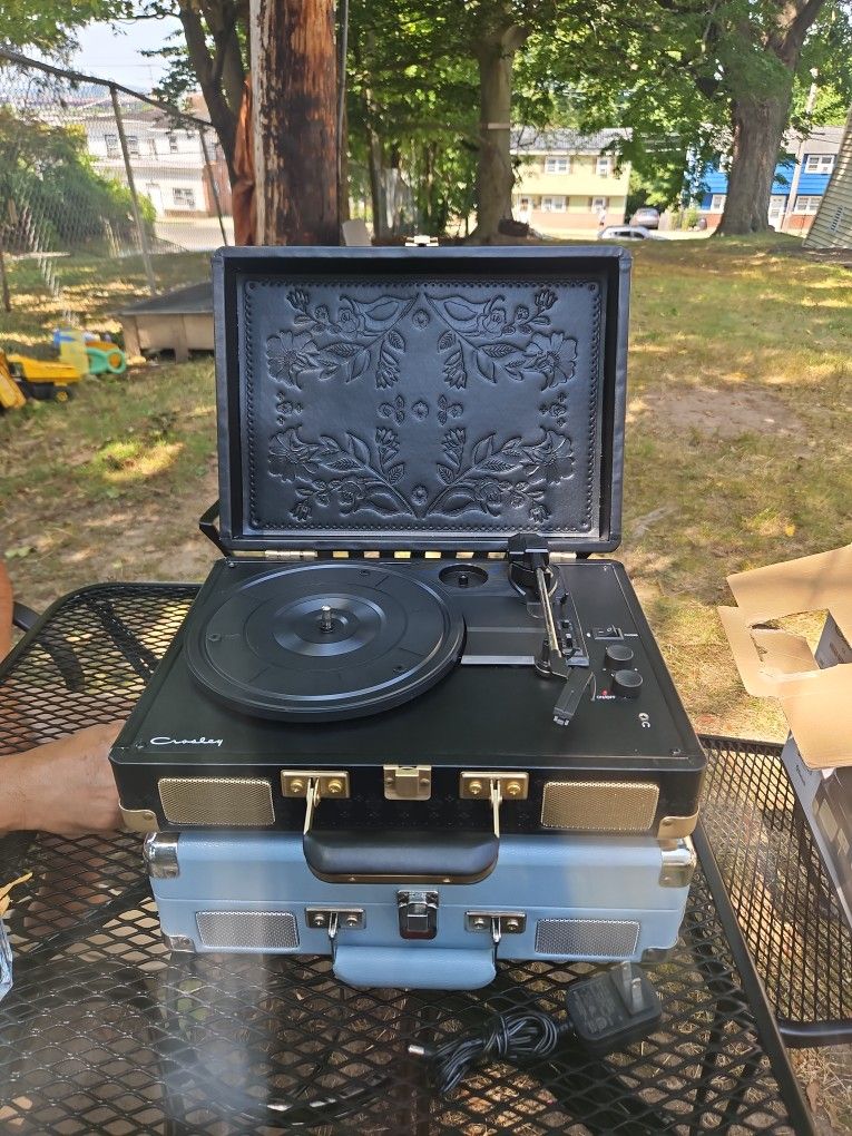 Crosley - 3-speed CR8005D-TU Cruiser Deluxe vintage record player with Bluetooth, suitcase type (black)