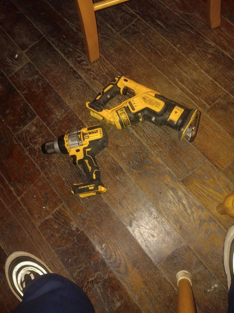 Good Working Drill Gun And Saw.