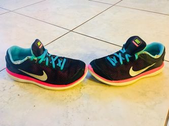 Nike Girls Sneaker size 3 Y