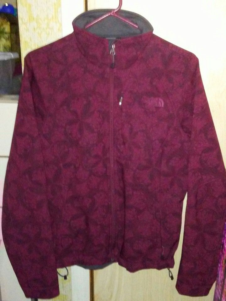 So Pretty The North Face Women's Jacket SIZE Medium! 