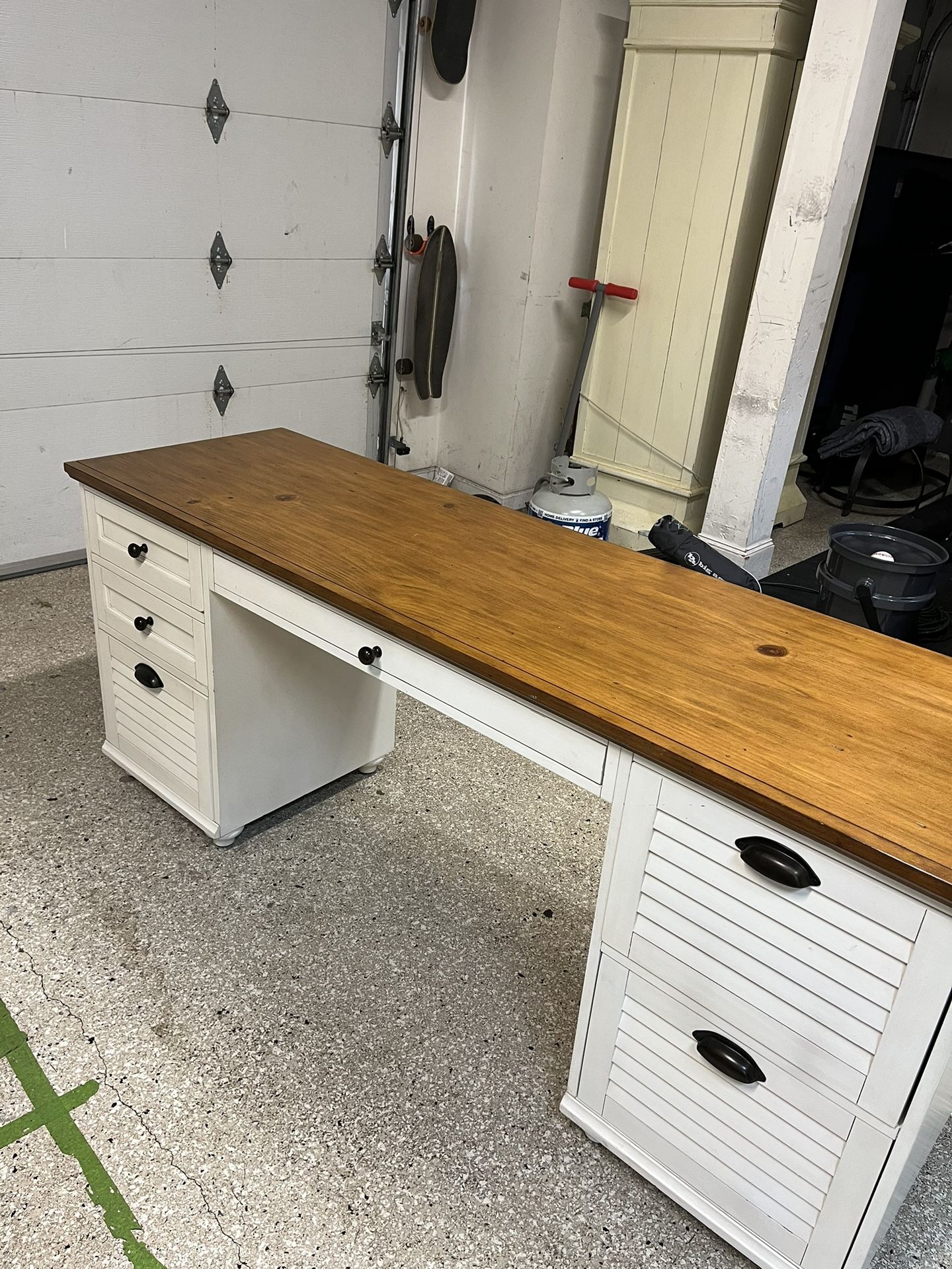 Pottery Barn Whitney Desk PENDING PICKUP for Sale in Redmond, WA OfferUp