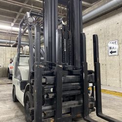 2019 NISSAN forklift for sale 