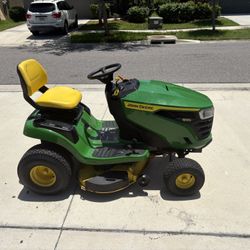 John Deere  S120 Lawn Tractor
