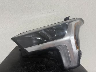 TOYOTA TUNDRA LEFT HEADLIGHT 2024