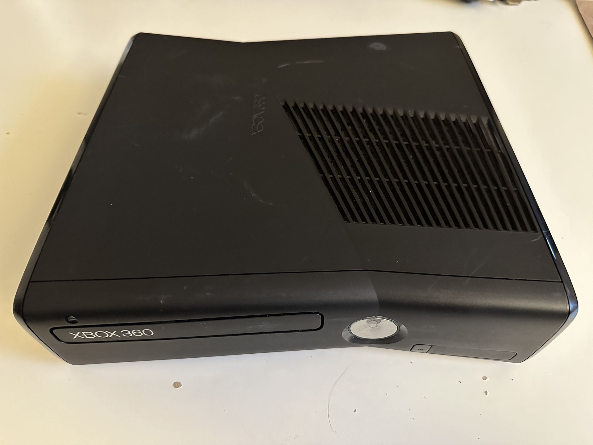 Xbox 360 (no power cable)