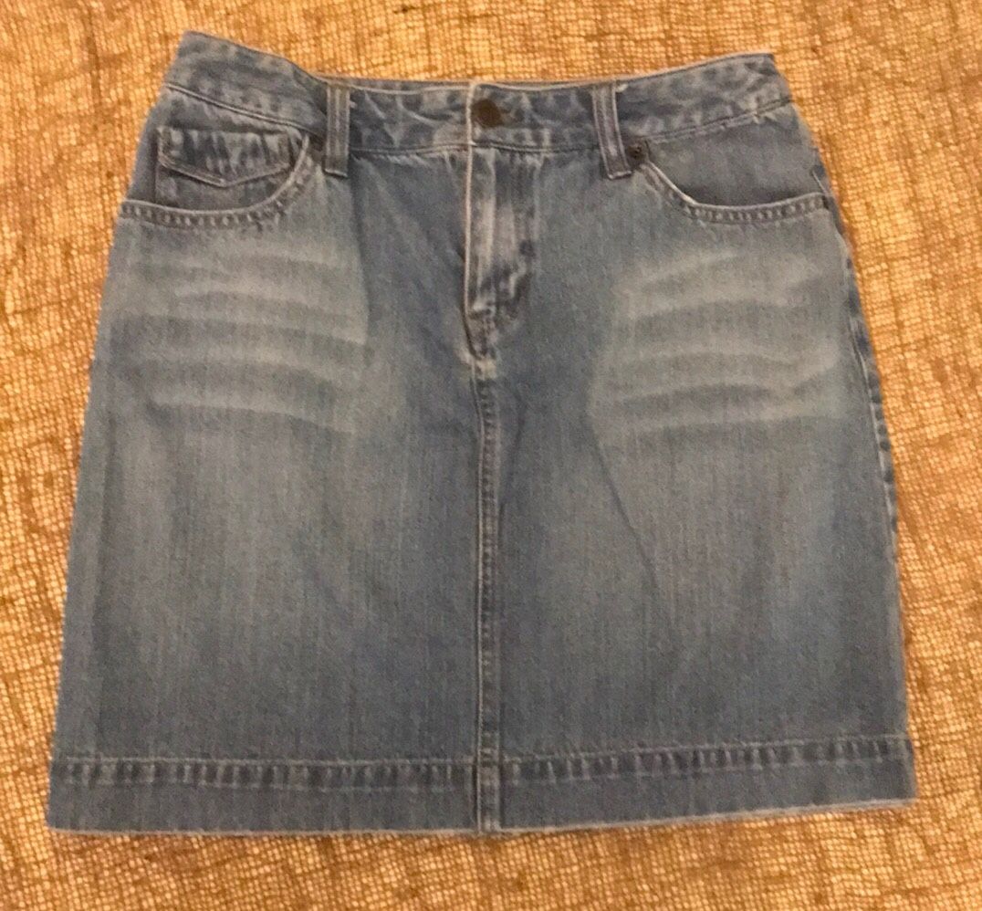 Eddie Bauer Denim Skirt, Front & Back Pockets, Size 6