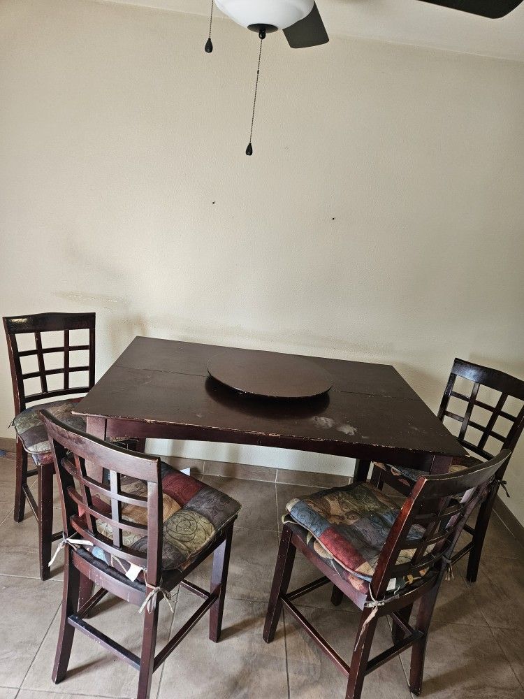 Kitchen Table & Chairs