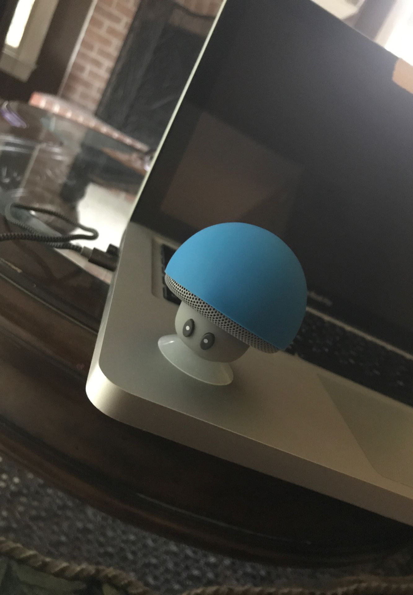 Suction cup bluetooth speaker (water proof)