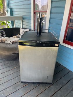 Beer keg cooler