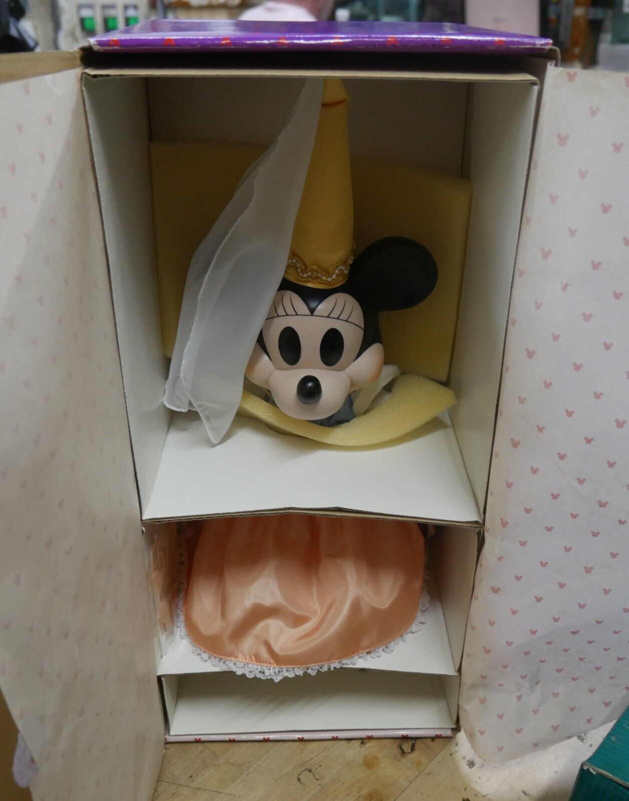Disney Minnie Mouse Musical 15" Figurine Porcelain Doll Brave Little Tailor new . with a box and keys.