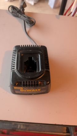 DeWalt 7.2V - 18 V NiCd charger DW9116