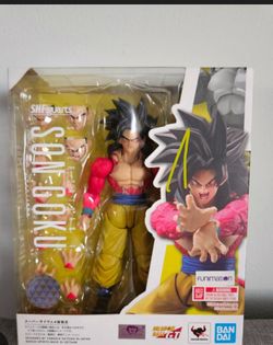 S.H. Figuarts Super Saiyan 4 Son Goku Figure
