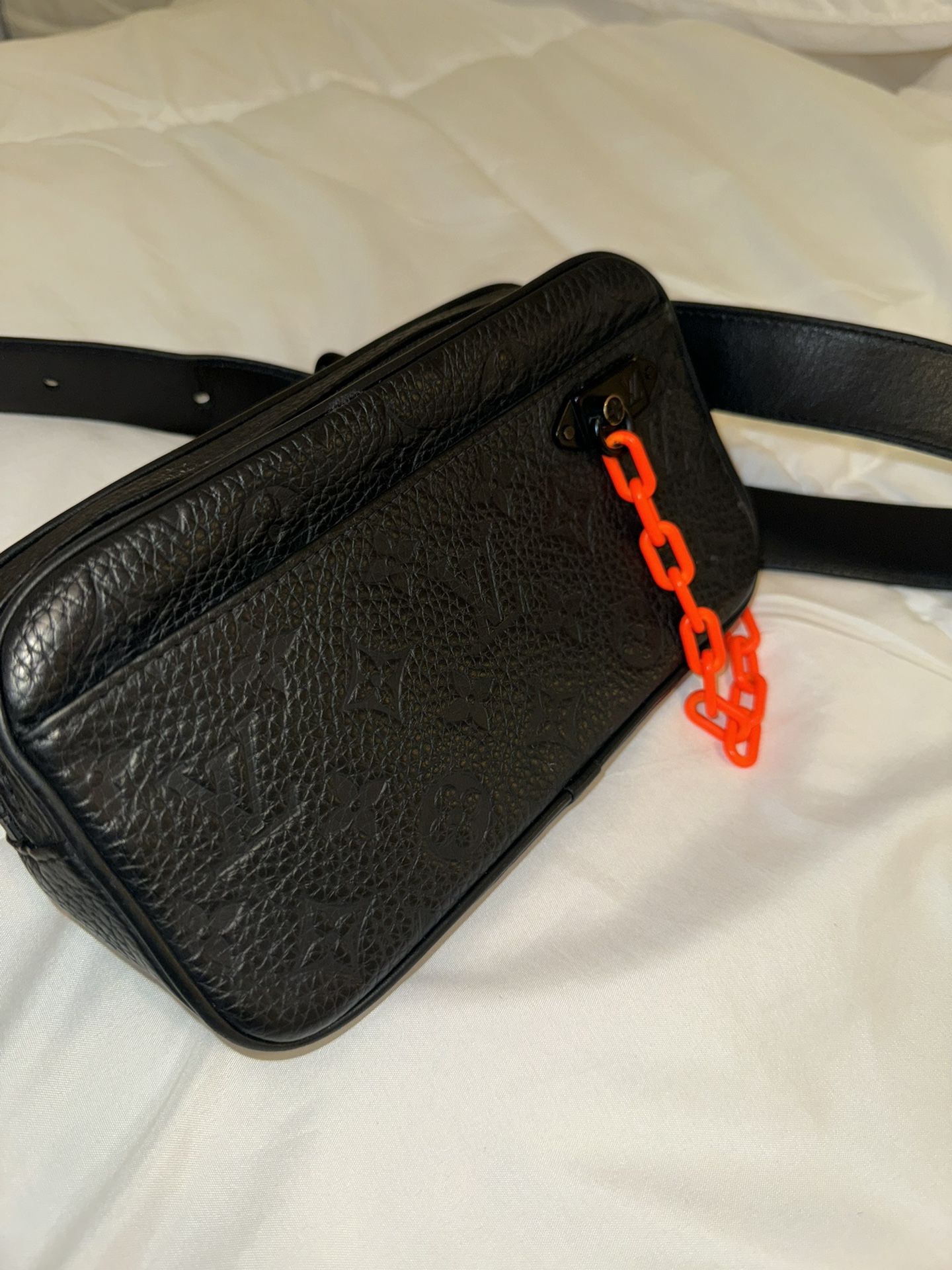 LV Pochette