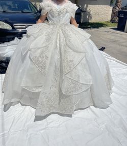 Wedding 💒 Dress  Size 14  ….16  It’s Has Corsets !! 😊