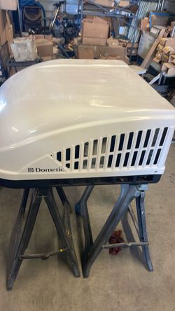 Newer 13 five BTU the medic RV air conditioner, bad compressor, good motor and good parts Newer 13 five BTU the medic RV air conditioner, bad compress