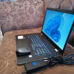 Laptop HP-17-bs057cl-core i5-8gb Ram-128gb HD SSD Solid-goo-d For Studen-ts.