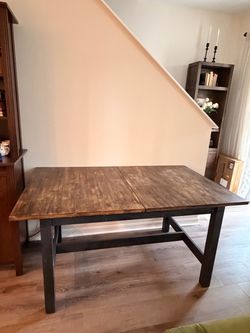 Table with Leaf