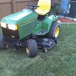 John Deere 445 Tractor, Lawnmower. 