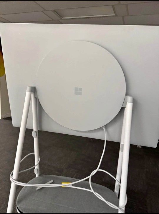 Microsoft Surface Hub 2S 50" With Steelcase Cart