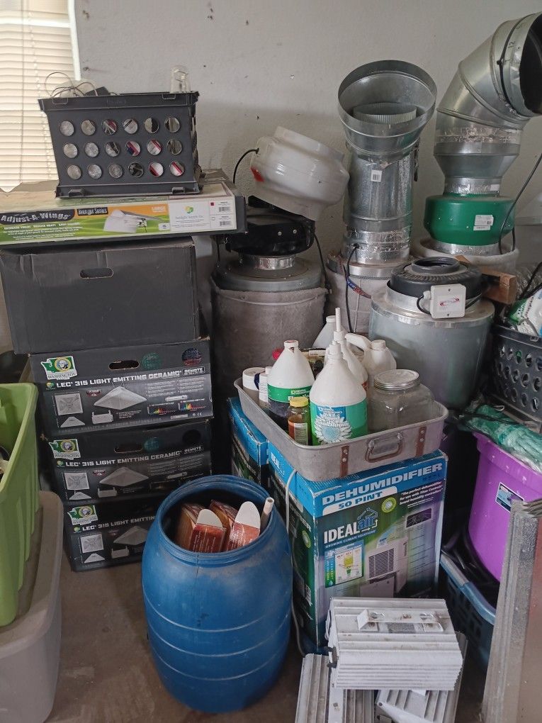Hydroponic Equipment (MAKE OFFER)