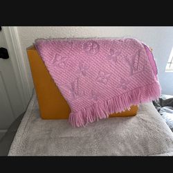 Louis Vuitton Wool Pink Scarf