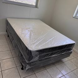 Full mattress with box spring (2pc set - new)