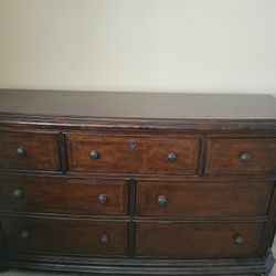 Dresser With Mirror